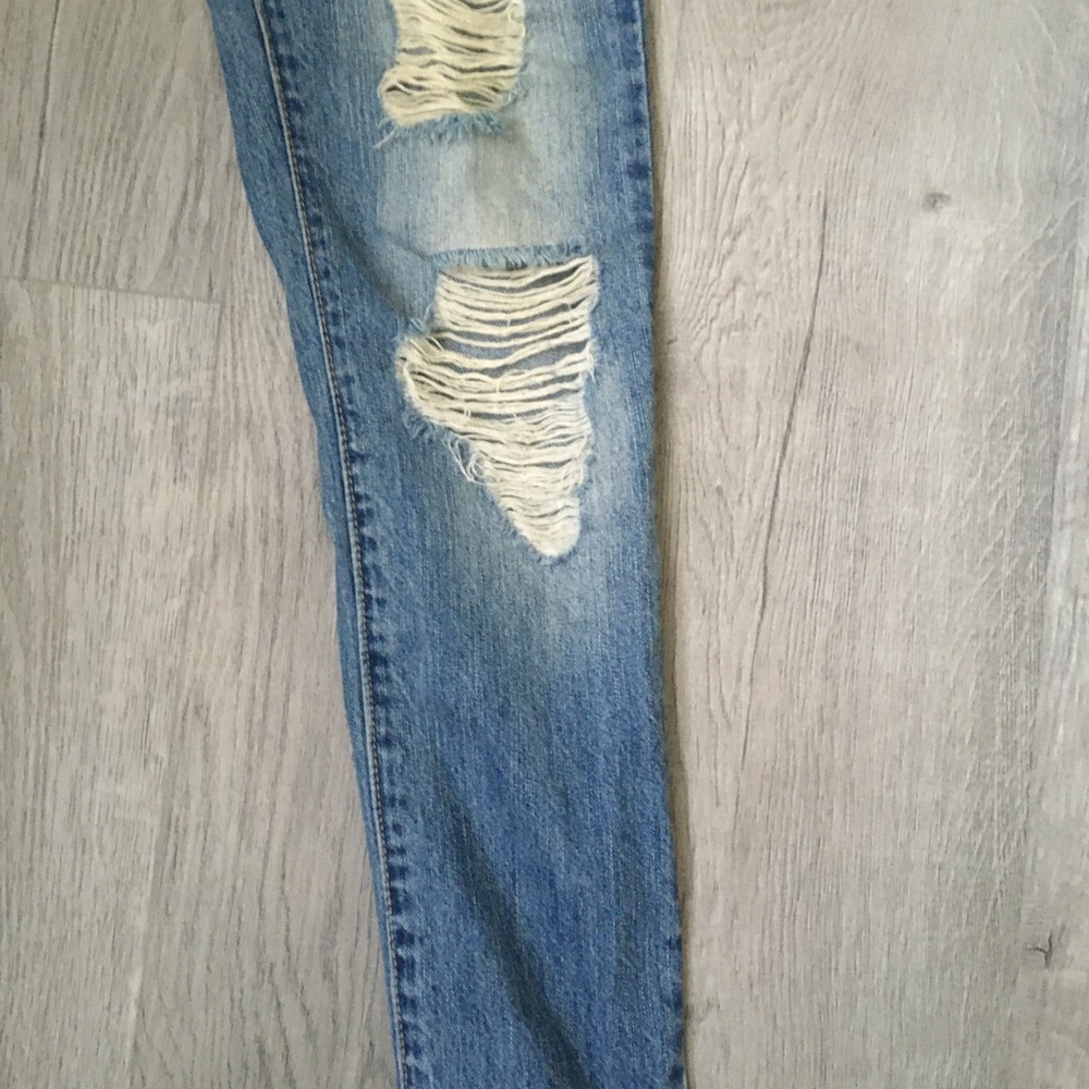 Distressed boyfriend jeans - Picture 3 of 3
